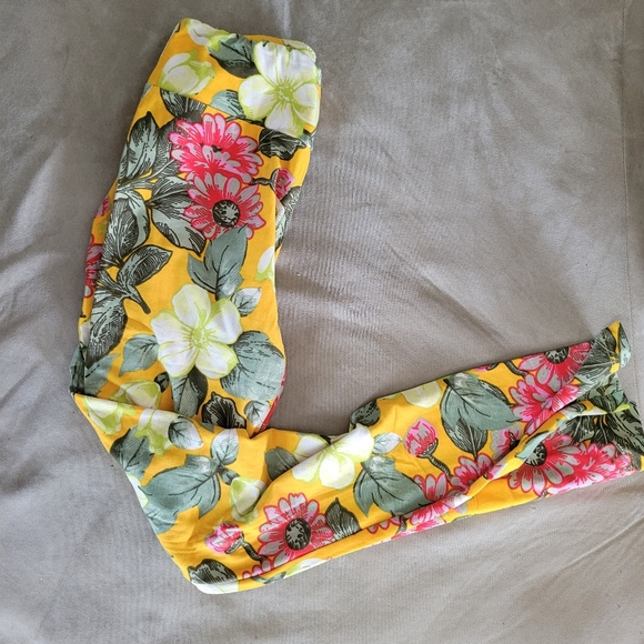 LulaRoe Yellow with Flowers Leggings One Size - Picture 1 of 6